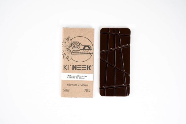 Barra Ki´neek´ Chocolate Oscuro al 78% Cacao Polivarietal Soconusco Chiapas con Chabacano, Flor de Sal y Semilla de Girasol Endulzada con Azúcar Mascabado 50g.
